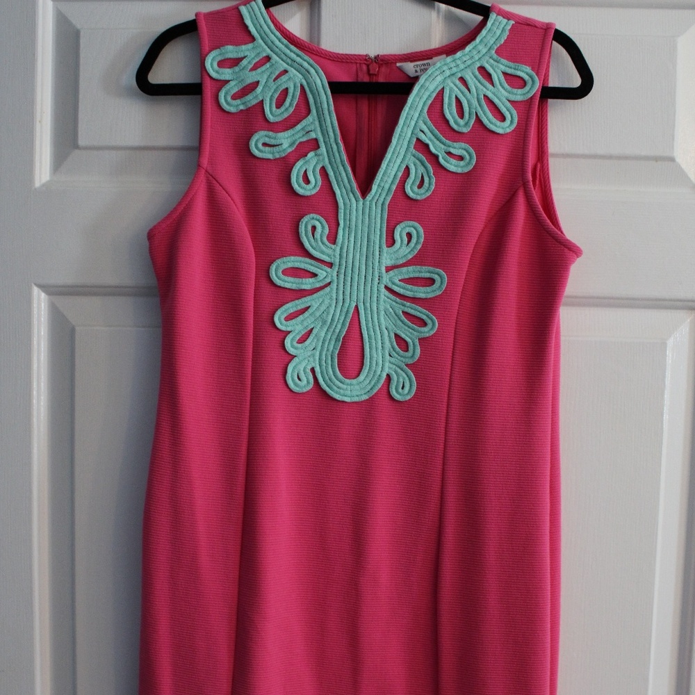 Pink sleeveless dress with embroidered detailing